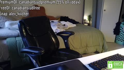 Snapshot of canadianstud18 chatting on January 4, 11:59 pm Devon online show from January 4, 11:59 pm