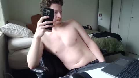 Snapshot of canadianstud18 chatting on February 3, 7:00 pm Devon online show from February 3, 7:00 pm