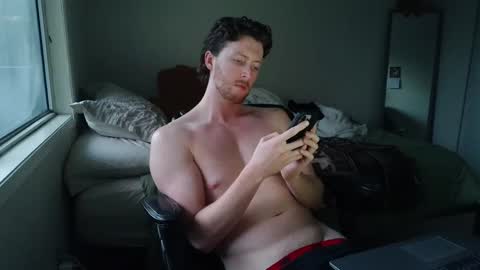 Snapshot of canadianstud18 chatting on February 5, 1:15 am Devon online show from February 5, 1:15 am