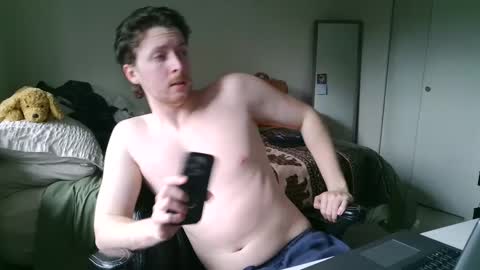 Snapshot of canadianstud18 chatting on February 19, 6:00 pm Devon online show from February 19, 6:00 pm