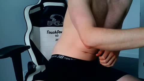 Snapshot of canadianstud18 chatting on May 24, 1:43 am Devon online show from May 24, 1:43 am