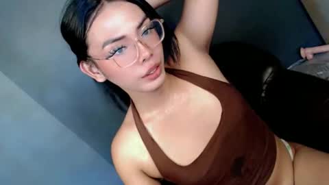 Snapshot of candi_blows chatting on February 17, 6:32 am Candi online show from February 17, 6:32 am