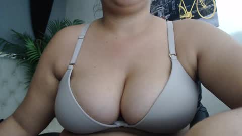 Candy  online show from September 19, 1:01 pm