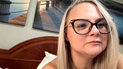 Snapshot of candicewlahna chatting on September 10, 4:29 pm candicewlahna online show from September 10, 4:29 pm