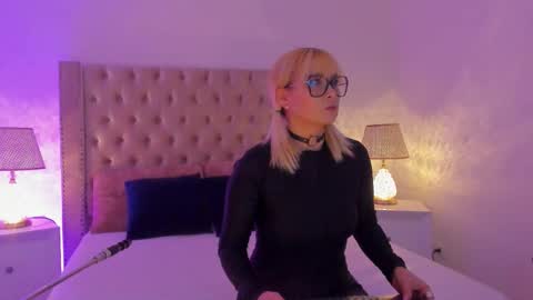 Snapshot of candiegilson__ chatting on January 18, 11:47 am Candie online show from January 18, 11:47 am