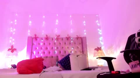 Snapshot of candiegilson__ chatting on February 15, 10:58 am Candie online show from February 15, 10:58 am