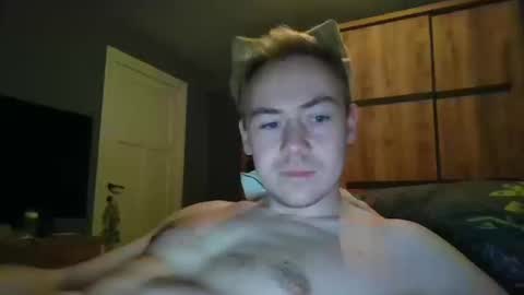 candy_boy_xoxo online show from March 11, 4:35 pm