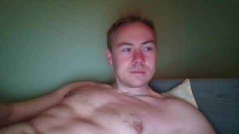 Snapshot of candy_boy_xoxo chatting on April 26, 5:21 pm candy_boy_xoxo online show from April 26, 5:21 pm