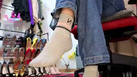 Snapshot of candy_conrad chatting on January 11, 11:37 am Candy FOLLOW ME online show from January 11, 11:37 am