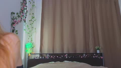 candy_flosse online show from October 8, 8:12 am