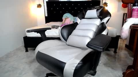 Snapshot of candy_hairy chatting on February 13, 9:41 am candy online show from February 13, 9:41 am