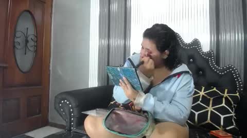 Snapshot of candy_hairy chatting on November 28, 2:47 am candy online show from November 28, 2:47 am