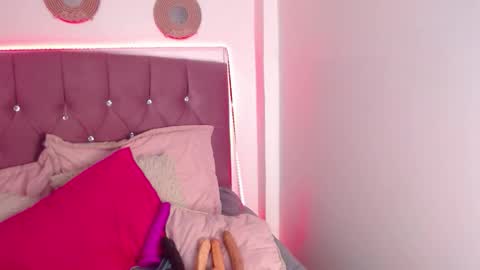 Candy online show from September 30, 8:25 pm