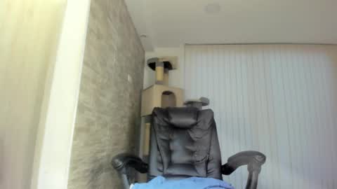 candy_queen81 online show from April 13, 11:05 am