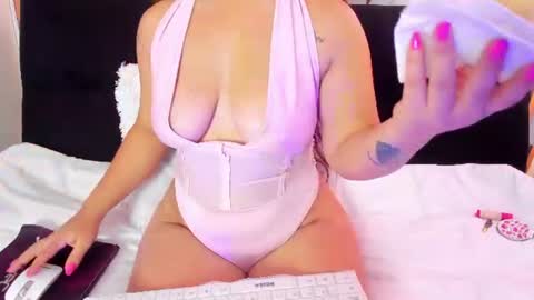 Snapshot of candy_queens__ chatting on June 12, 7:24 pm Candy online show from June 12, 7:24 pm