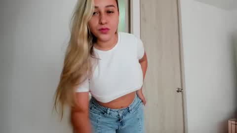 Snapshot of candy_sam28 chatting on January 6, 6:41 pm samantha online show from January 6, 6:41 pm