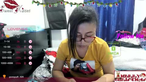 Snapshot of candy_val chatting on December 12, 6:47 am candy_val online show from December 12, 6:47 am