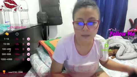 Snapshot of candy_val chatting on February 24, 5:43 am candy_val online show from February 24, 5:43 am