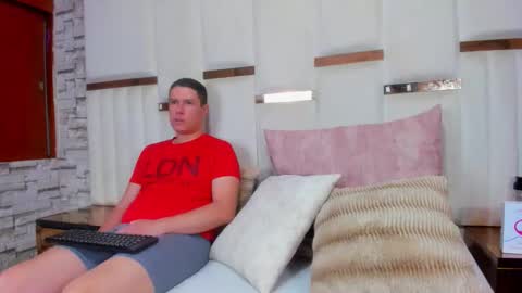 candyandsteven online show from January 11, 3:22 am