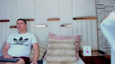 candyandsteven online show from January 15, 3:11 am