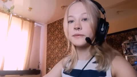 Mia online show from April 9, 11:26 am