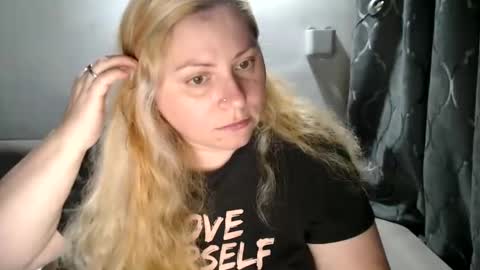 Laura online show from January 18, 7:04 pm
