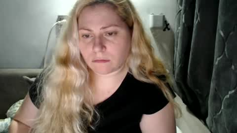 Laura online show from January 26, 11:39 pm