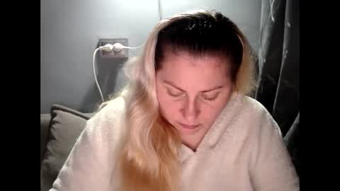 Laura online show from October 8, 3:31 pm