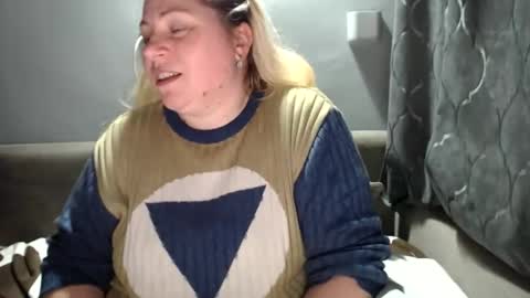 Laura online show from October 16, 5:58 pm