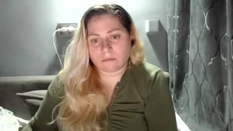 Laura online show from November 13, 5:23 pm