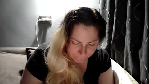 Laura online show from March 13, 8:37 pm