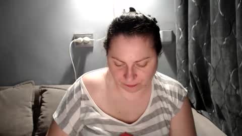 Laura online show from April 2, 7:33 pm