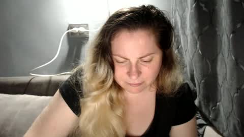 Laura online show from June 24, 7:46 pm