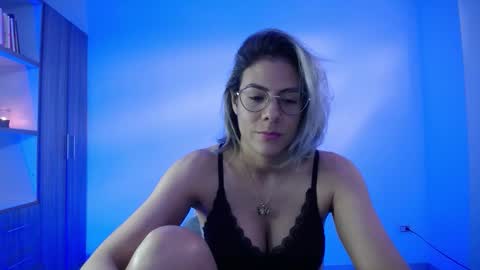 Snapshot of candydowson1 chatting on November 2, 6:43 pm Candy Dowson online show from November 2, 6:43 pm