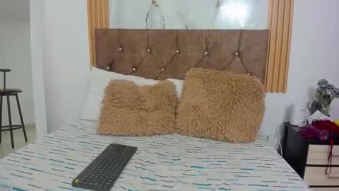 Snapshot of candyfox2606 chatting on February 14, 5:43 pm candyfox online show from February 14, 5:43 pm