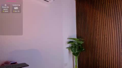 Snapshot of candyglow_ chatting on March 19, 6:01 pm candyglow_ online show from March 19, 6:01 pm