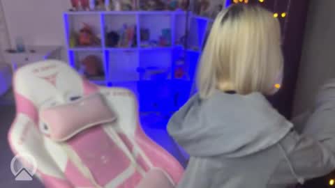 Snapshot of candyhannah chatting on September 14, 6:51 pm You can call me HH online show from September 14, 6:51 pm