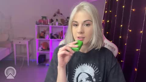 Snapshot of candyhannah chatting on September 18, 6:43 pm You can call me HH online show from September 18, 6:43 pm