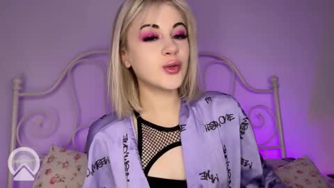 Snapshot of candyhannah chatting on October 11, 2:04 pm You can call me HH online show from October 11, 2:04 pm