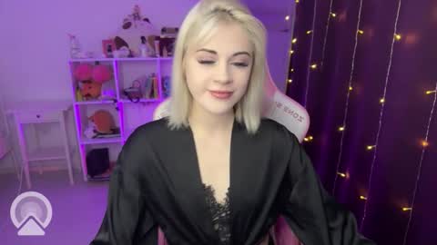 Snapshot of candyhannah chatting on October 12, 3:55 pm You can call me HH online show from October 12, 3:55 pm