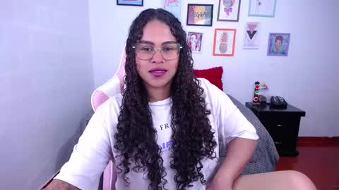 Snapshot of candyhot_sex chatting on December 13, 10:48 pm Karen online show from December 13, 10:48 pm