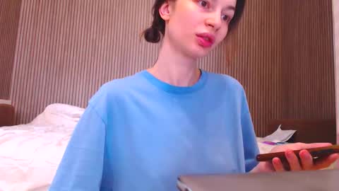 Snapshot of candyjesx chatting on October 18, 9:21 am CANDYJESx online show from October 18, 9:21 am