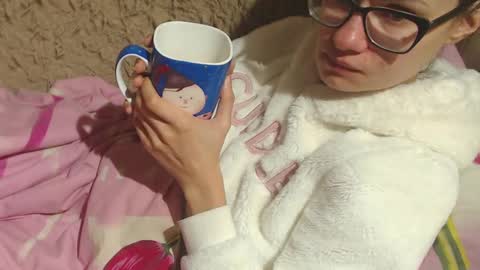 say meow and send tips  online show from December 25, 2:14 am