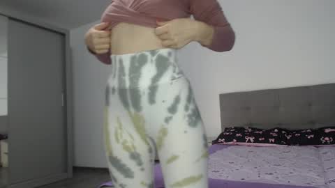 Snapshot of candymommie chatting on November 24, 7:19 am Olivia online show from November 24, 7:19 am