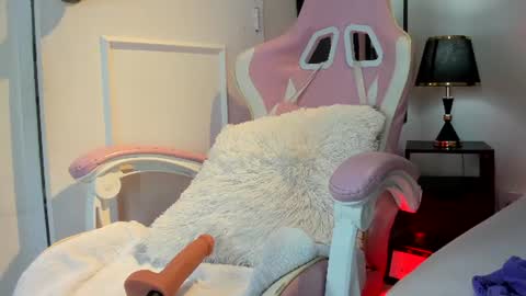 Snapshot of candyrose__ chatting on June 29, 12:05 pm candyrose__ online show from June 29, 12:05 pm