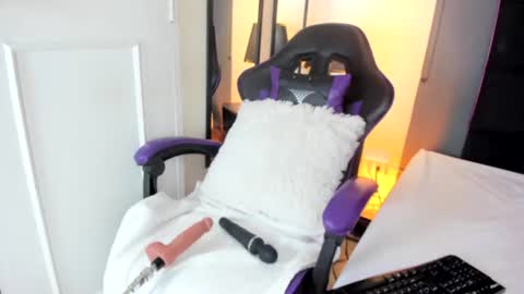 Snapshot of candyrose__ chatting on July 12, 12:07 pm candyrose__ online show from July 12, 12:07 pm
