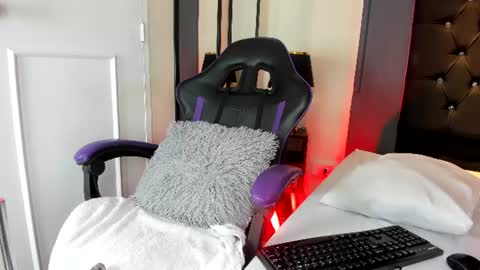 Snapshot of candyrose__ chatting on July 27, 12:01 pm candyrose__ online show from July 27, 12:01 pm