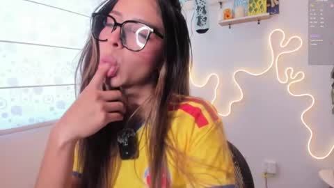 Snapshot of candyxpeach chatting on June 11, 4:49 pm Camilla online show from June 11, 4:49 pm