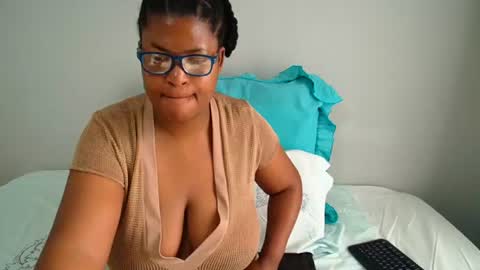 Snapshot of candyyumsaerolaxx chatting on June 20, 7:44 am candyyumsaerolaxx online show from June 20, 7:44 am