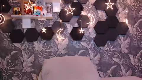 Mia online show from February 3, 6:40 am